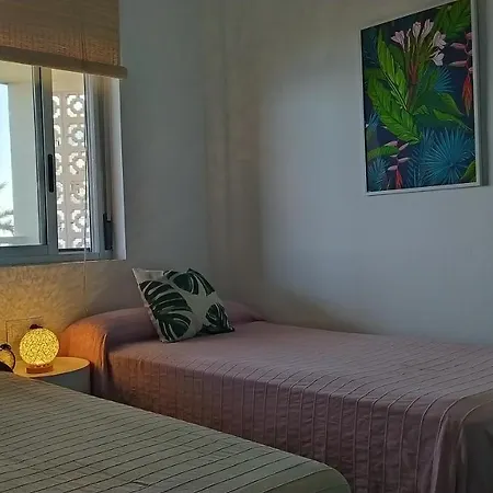 - Playa Amerador - Carrer De Gaianes, 4 * El Campello